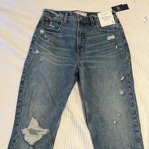 Abercrombie & Fitch high rise skinny Jean. Never been worn